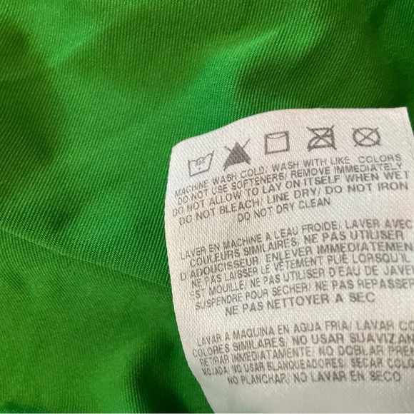 Nike Vivid Green Short Sleeve Tee. See flaw last photo. - Picture 11 of 12